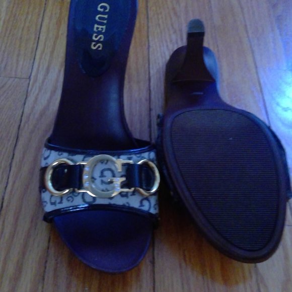 Guess Sandals - 7M - Picture 2 of 3